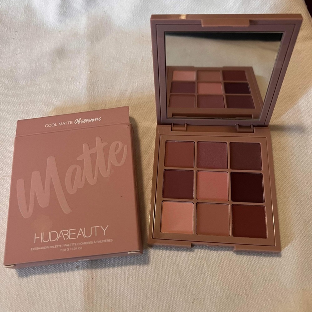 HUDA BEAUTY
Matte Obsessions Eyeshadow Palette
